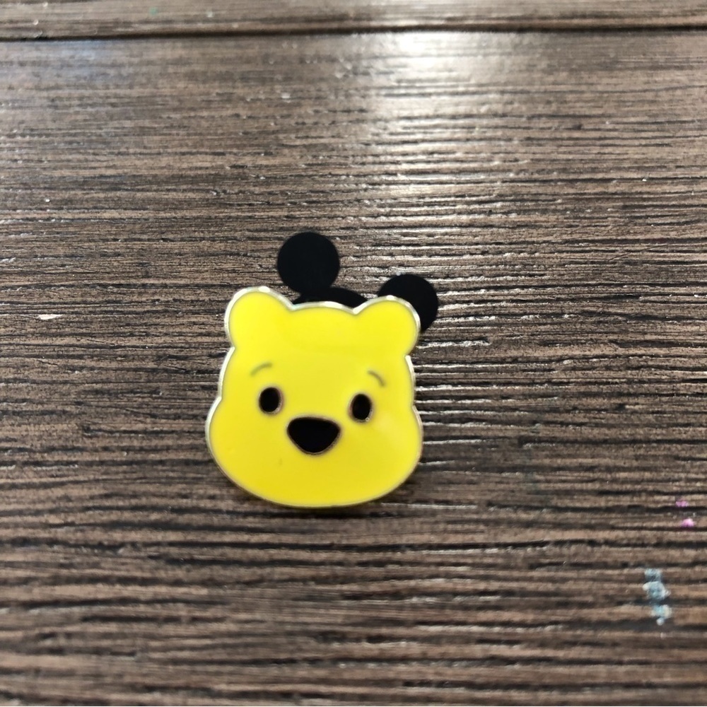 Disney Official Trading Pin: Winnie the Pooh: Pooh Head